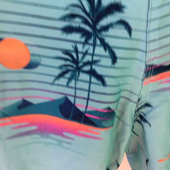 Billabong Men's shorts Size 36 EUC Aqua Blue with Island print - Picture 11 of 16